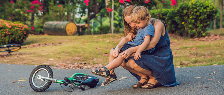 Enfant tombe à vélo